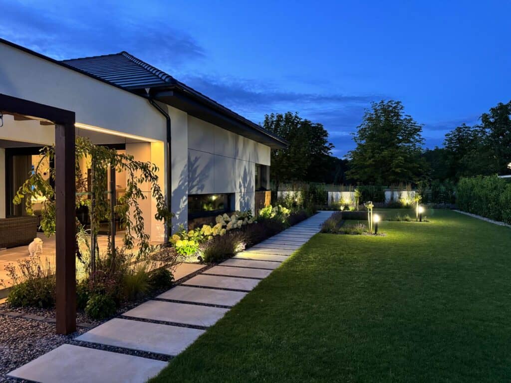 Zakładanie ogrodów oświetlenie w ogrodzie nocne ujęcia ogrodu