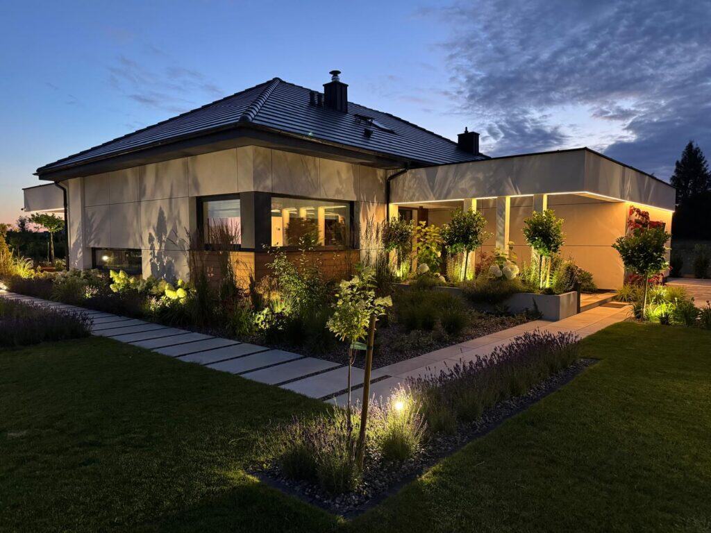 Zakładanie ogrodów oświetlenie w ogrodzie nocne ujęcia ogrodu