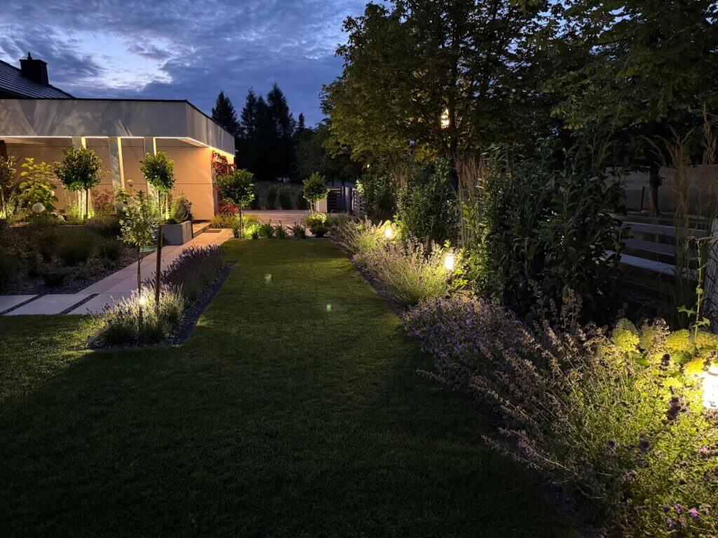 Zakładanie ogrodów oświetlenie w ogrodzie nocne ujęcia ogrodu