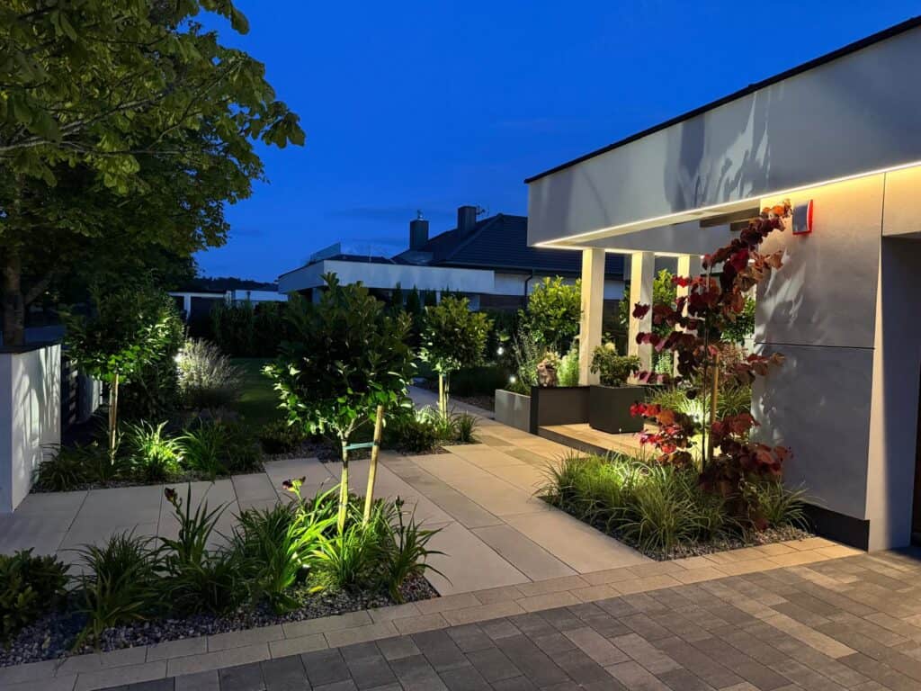 Zakładanie ogrodów oświetlenie w ogrodzie nocne ujęcia ogrodu