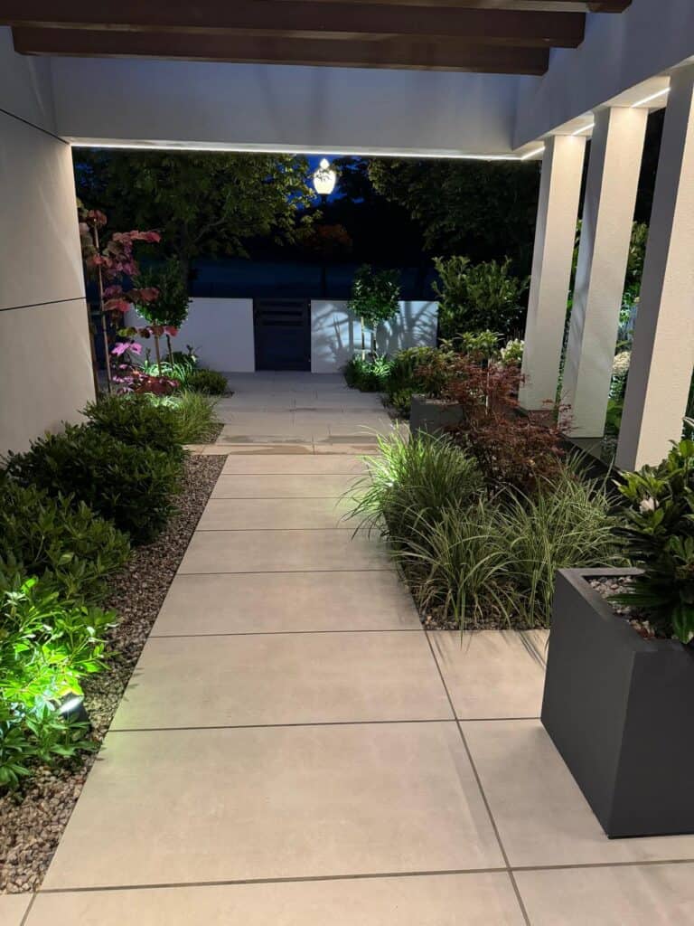 Zakładanie ogrodów oświetlenie w ogrodzie nocne ujęcia ogrodu